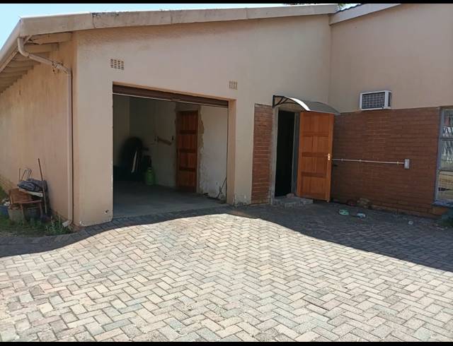 3 BEDROOM HOUSE FOR SALE IN BIRCH ACRES